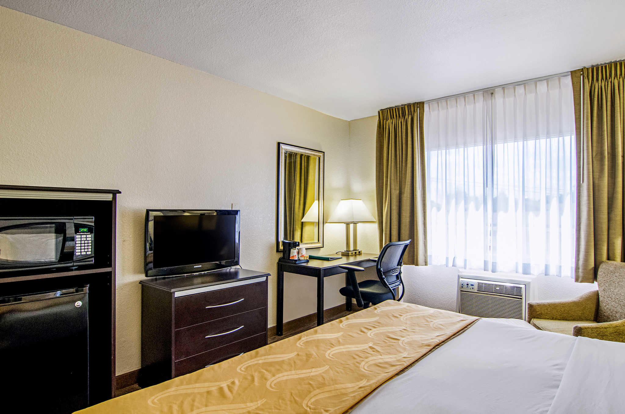 Quality Inn & Suites Denver Stapleton Photo