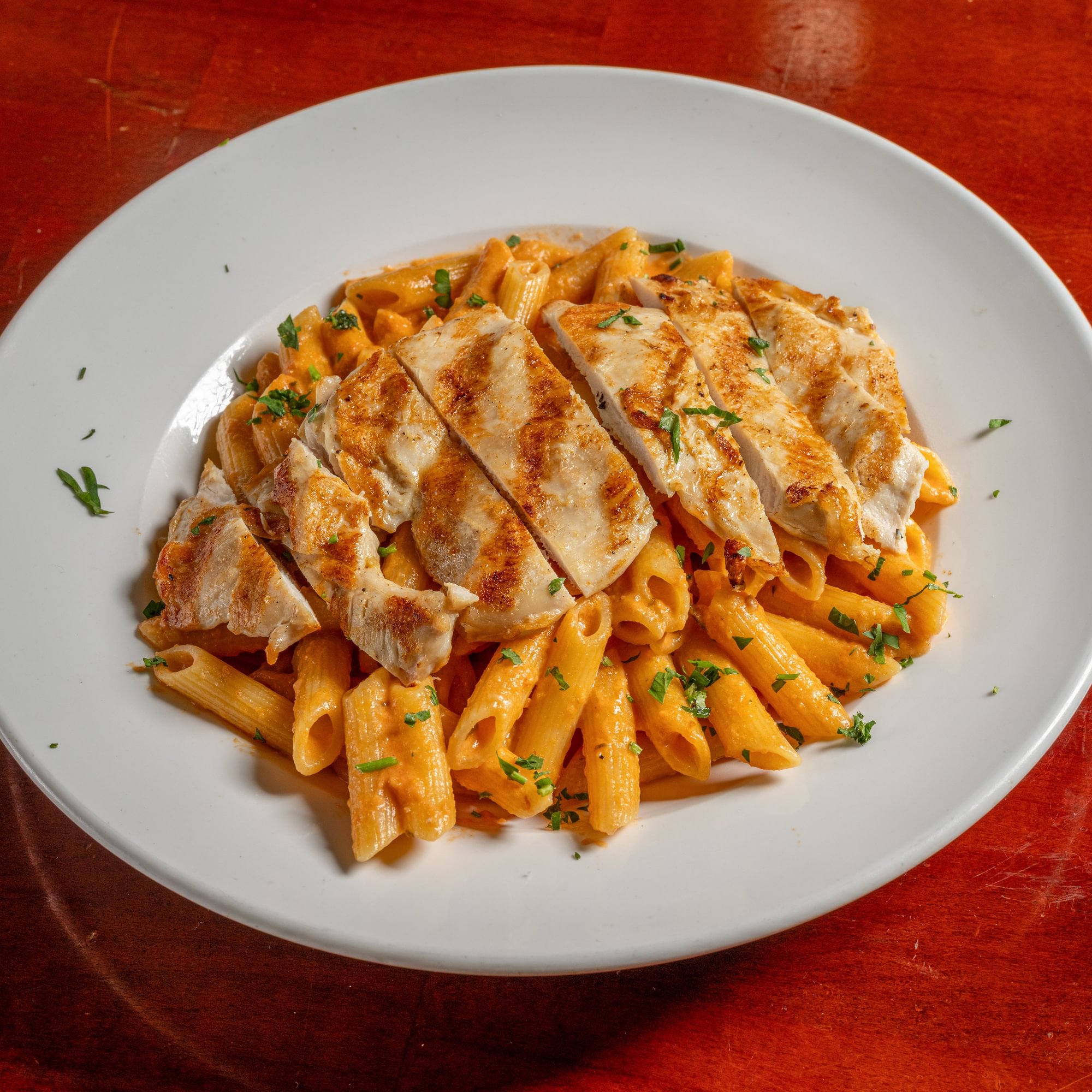 Penne Pasta a La Vodka Con Pollo (Penne Pasta with Vodka Sauce & Chicken)
