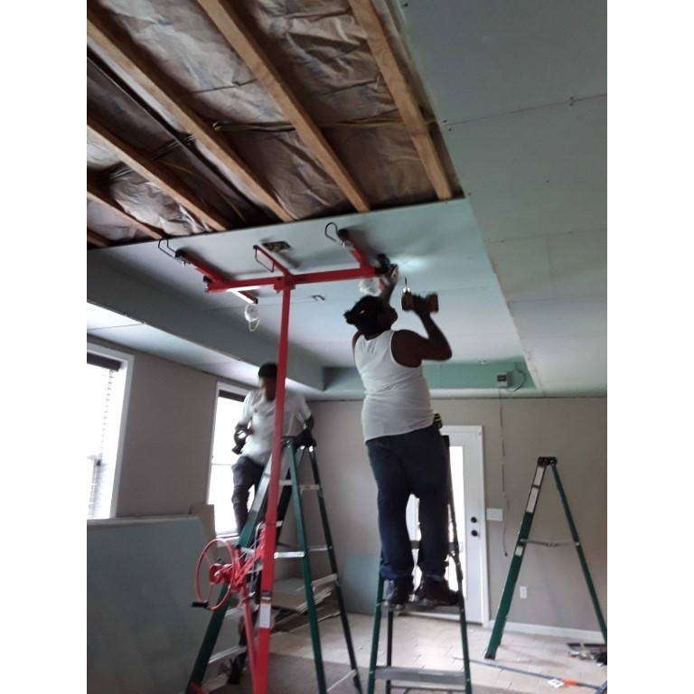 Extra Handz Home Improvement Logo