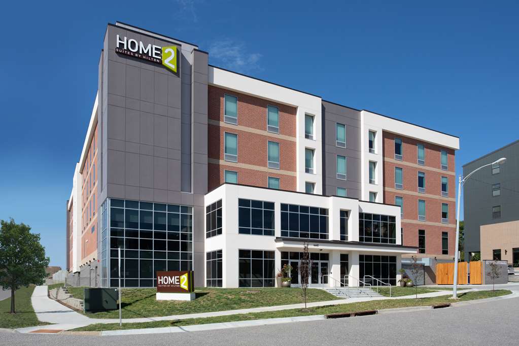 Home2 Suites by Hilton Omaha UN Medical Ctr Area Logo