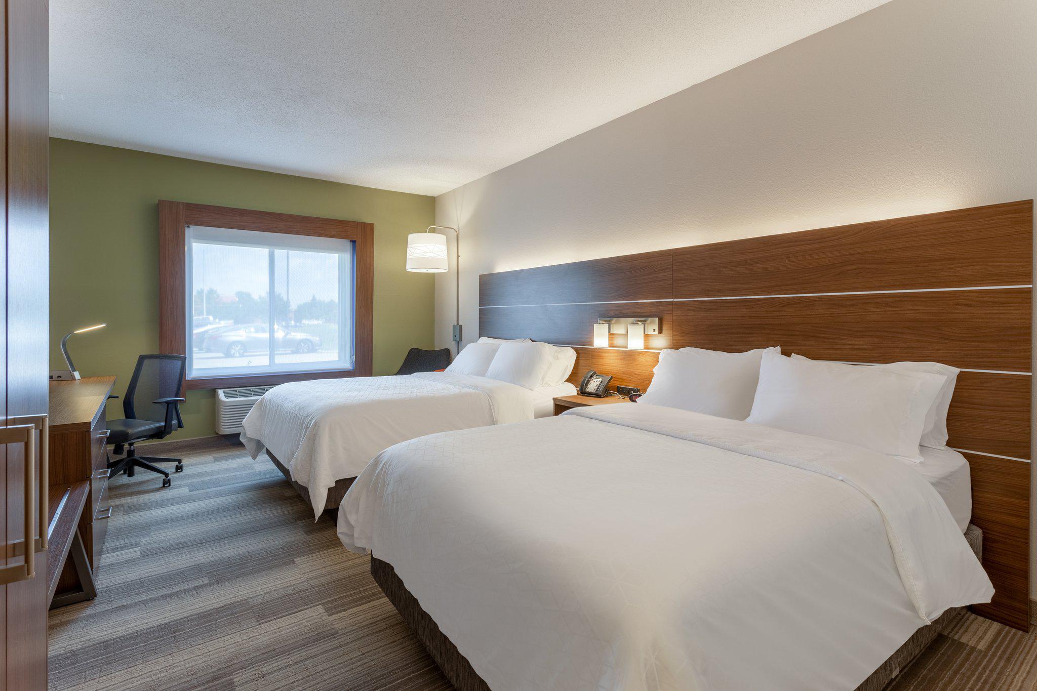 Holiday Inn Express & Suites Burlington Photo