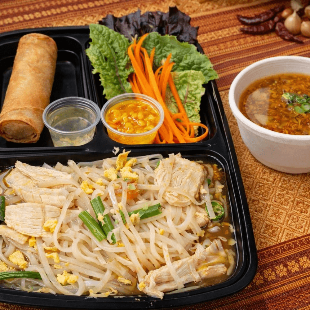 E : PAD THAI (Chicken)