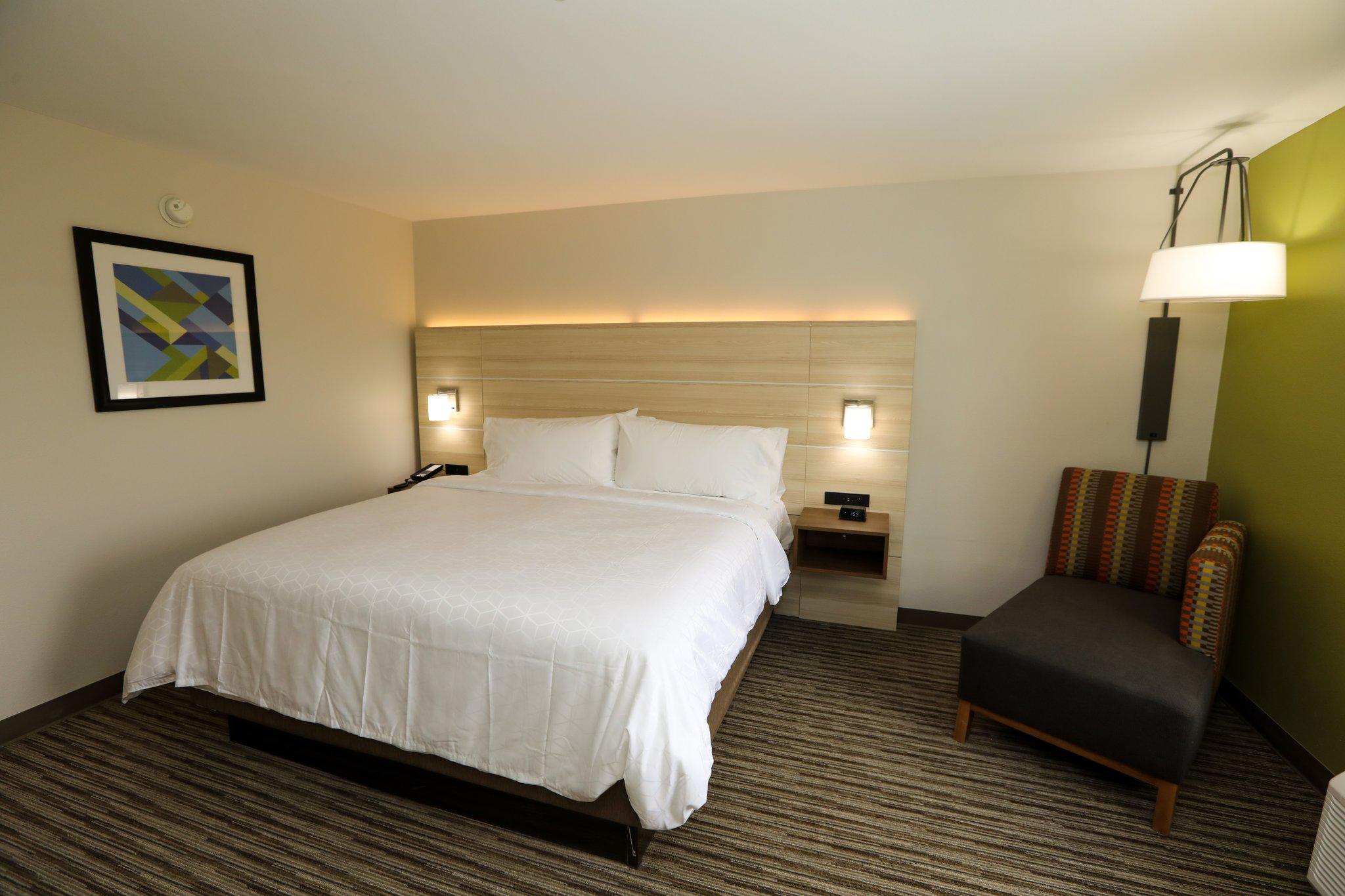 Holiday Inn Express Hillsboro I-35 by IHG Image