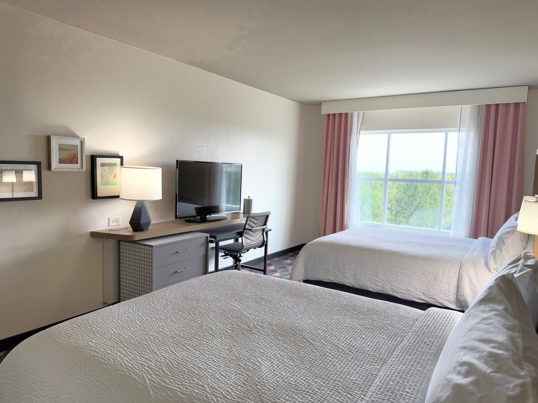 Holiday Inn & Suites Fayetteville W-Fort Bragg Area by IHG Image