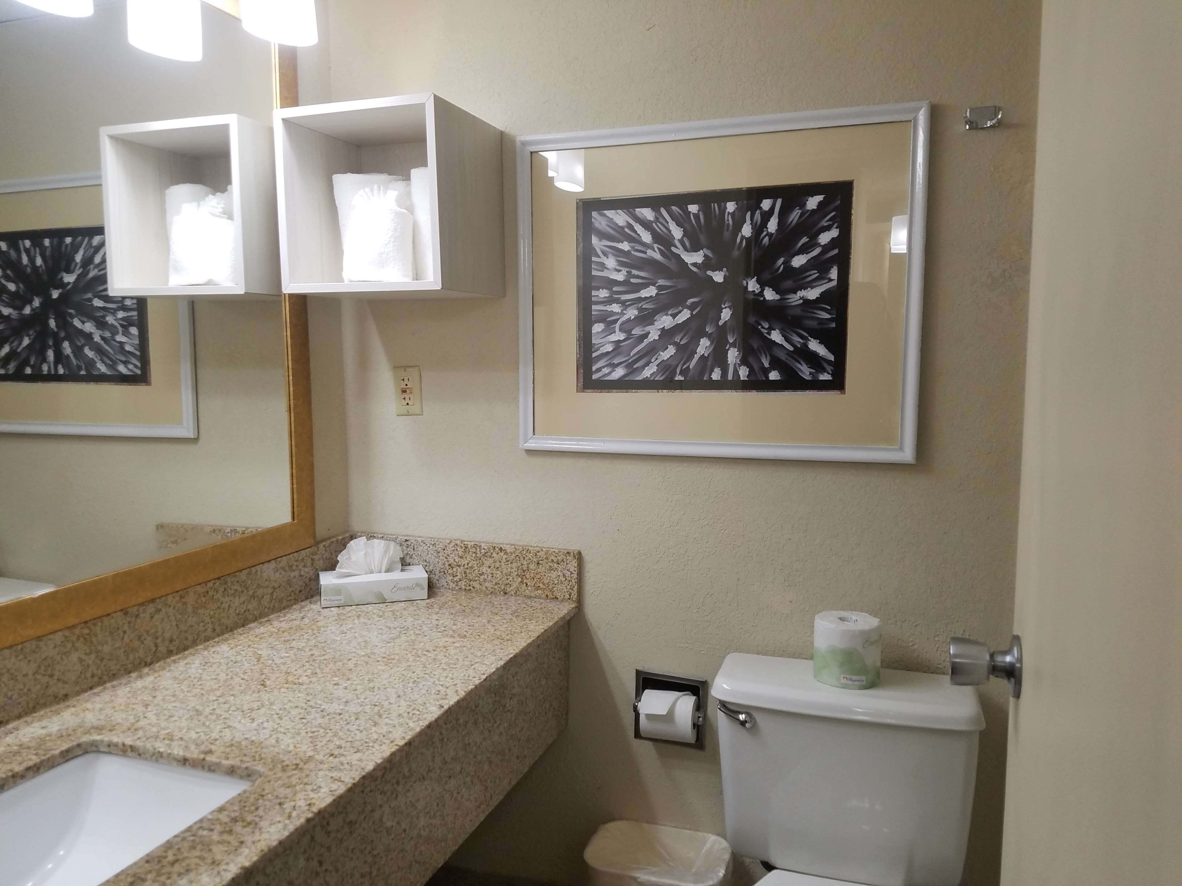 Best Western Bordentown Inn Photo