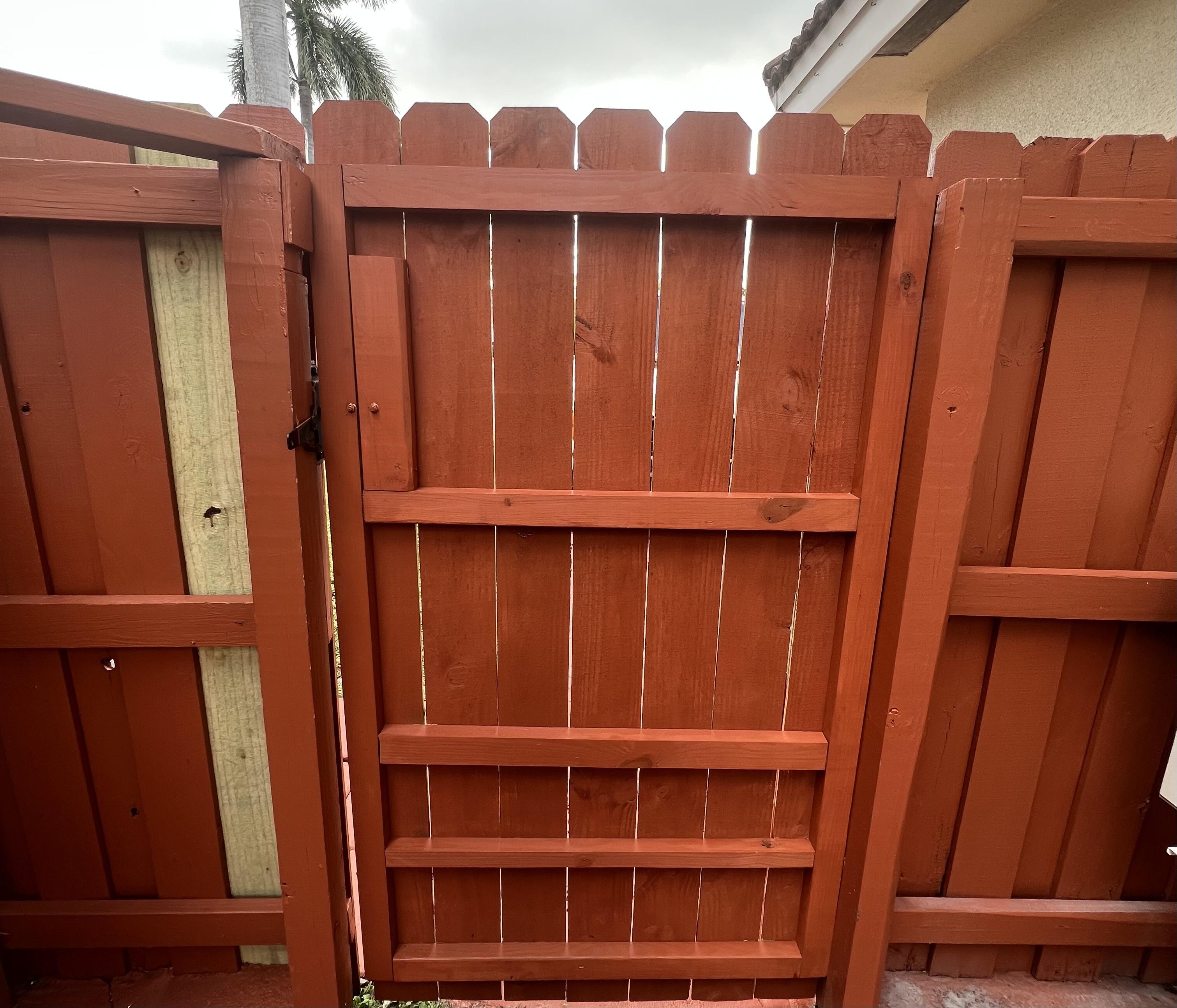 Top Rail Fence Pompano Beach Image