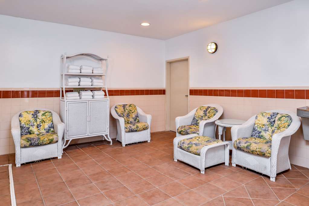 Hampton Inn Emporia Image