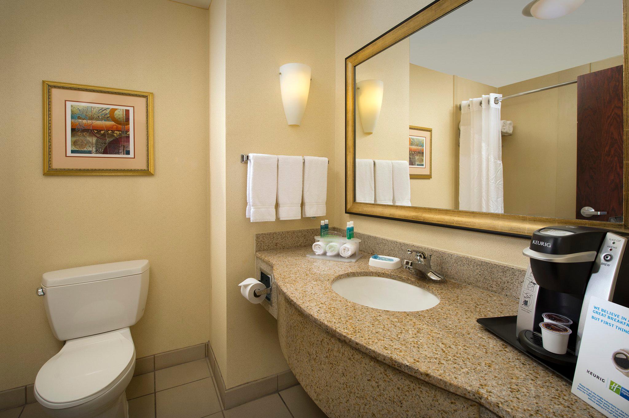 Holiday Inn Express & Suites San Antonio West-Seaworld Area Photo