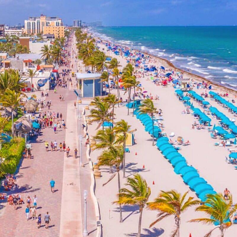Winter Heaven! âï¸âï¸âï¸âï¸âï¸ Hollywood Beach Florida, the ONE & ONLY 3 Miles Long Pedestrian, Bikes, Rollerblades,Banana Bikes, Beach Promenade with Shops, Bars, Restaurants, Parks, Pool, Flowrider, to scroll along & Enjoy! Click & Discover the BEST Place to Stay Http://instagram.com/villasinclair Rsvp 1-954-450-0000 âï¸âï¸âï¸âï¸âï¸â¤ï¸â¤ï¸â¤ï¸â¤ï¸â¤ï¸â­ï¸â­ï¸â­ï¸â­ï¸â­ï¸â±â±â±â±â±  villasinclair  hollywoodfl  hollywoodbeach  beach  vacation