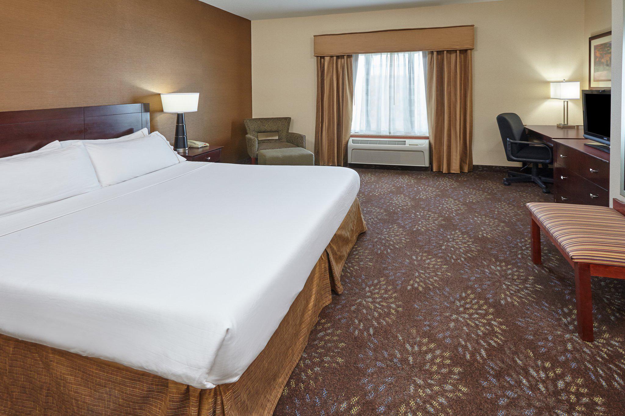 Holiday Inn Express & Suites Grand Rapids - South Photo