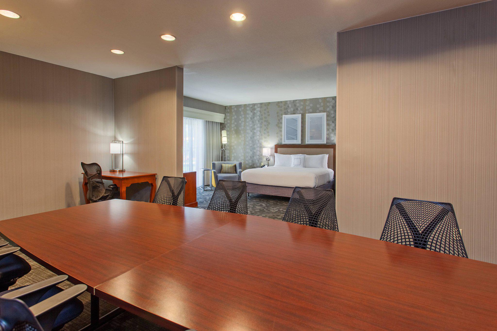 Courtyard by Marriott San Diego Central Photo