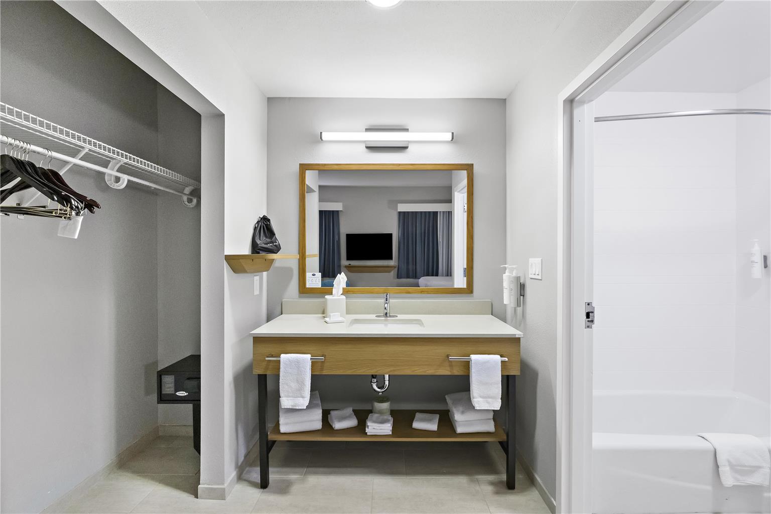 Hampton Inn & Suites Lancaster Image