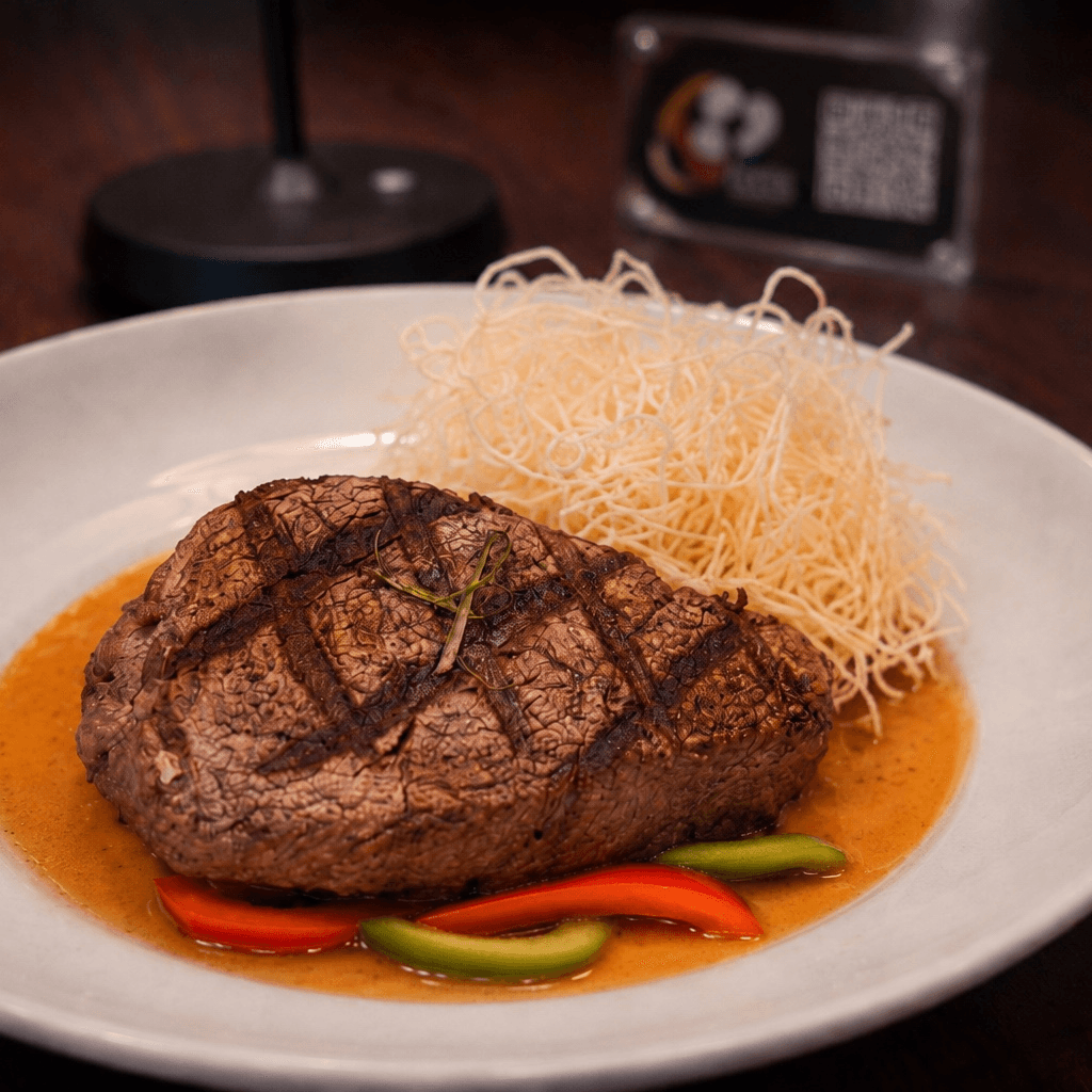 Filet Mignon with Panang Curry Sauce (8 oz)