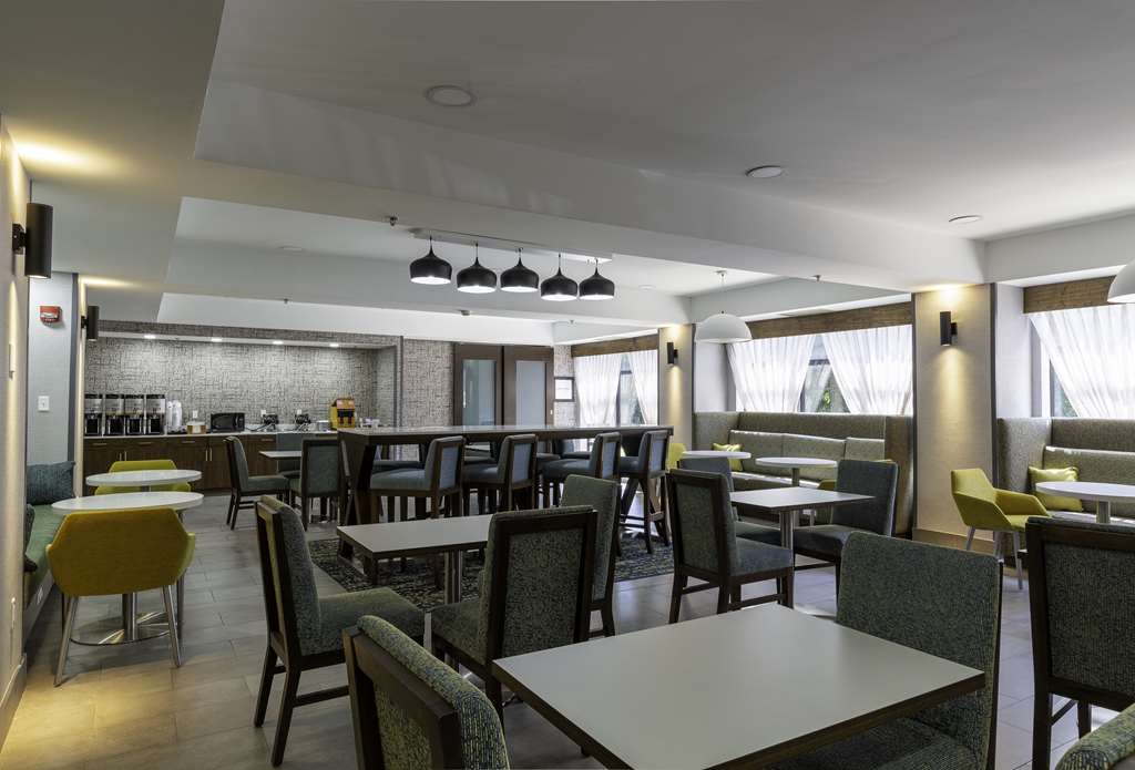 Hampton Inn East Windsor Image