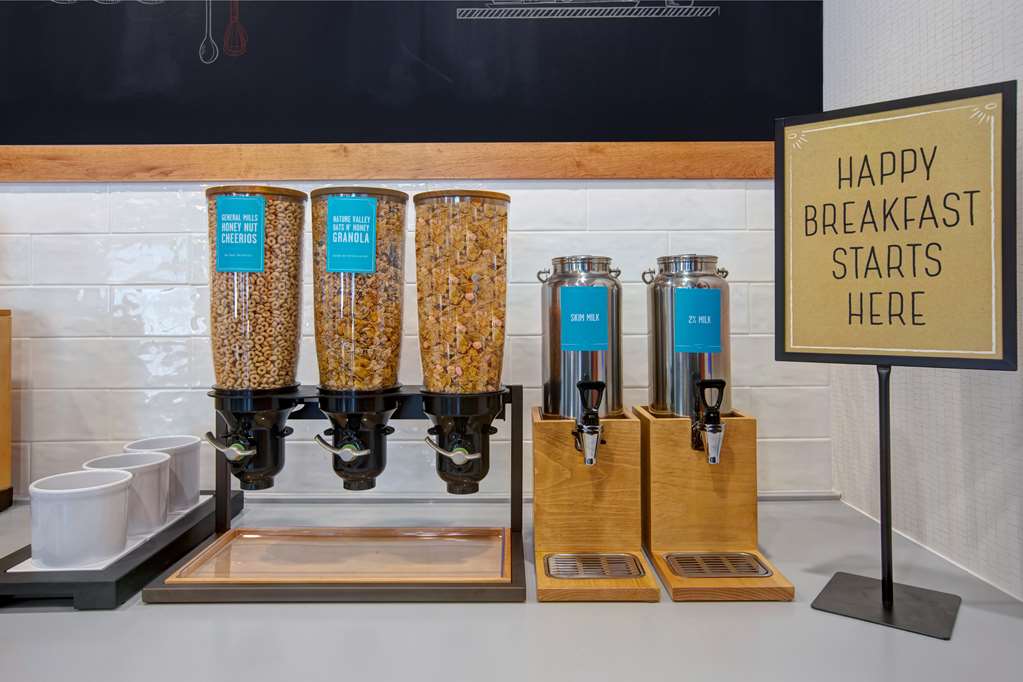 Hampton Inn and Suites Deptford Image