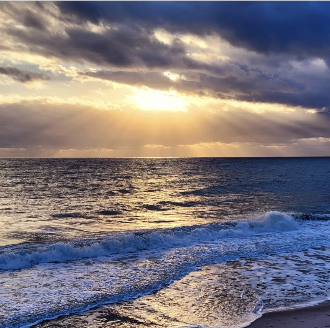 We will never get tired of the gorgeous sunrises over the Atlantic Ocean! Thank you, carolynp_photography for sharing this shot! Photo Credits: @carolynp_photography on Instagram