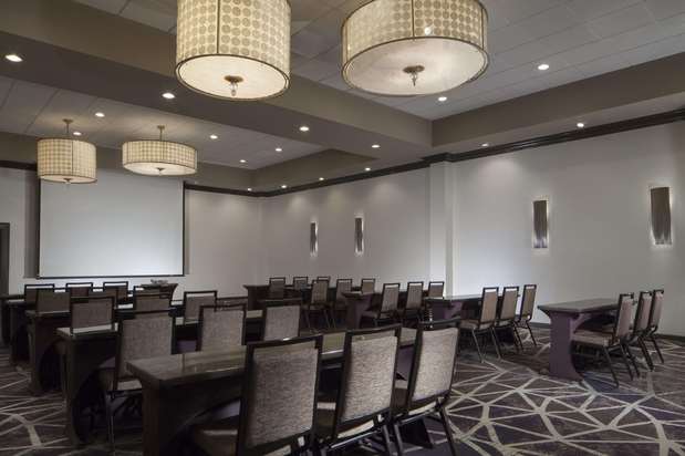 Images Embassy Suites by Hilton Philadelphia Airport