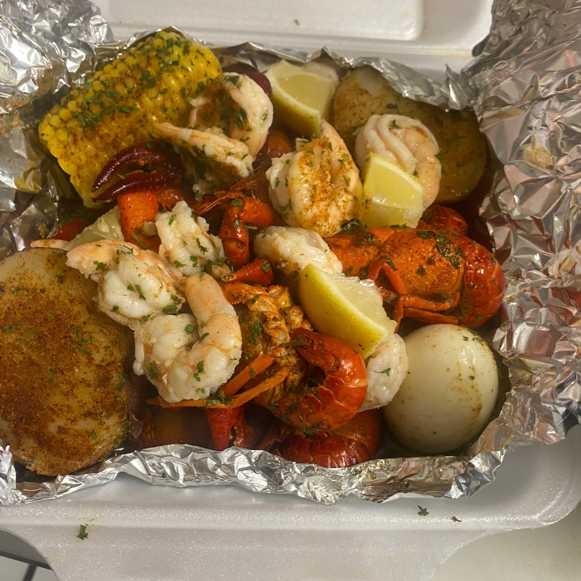 B9 - Crawfish Bowl (1 Lb Crawfish, 10 Shrimps, 1 Corn, 1 Potato, 1 Egg)