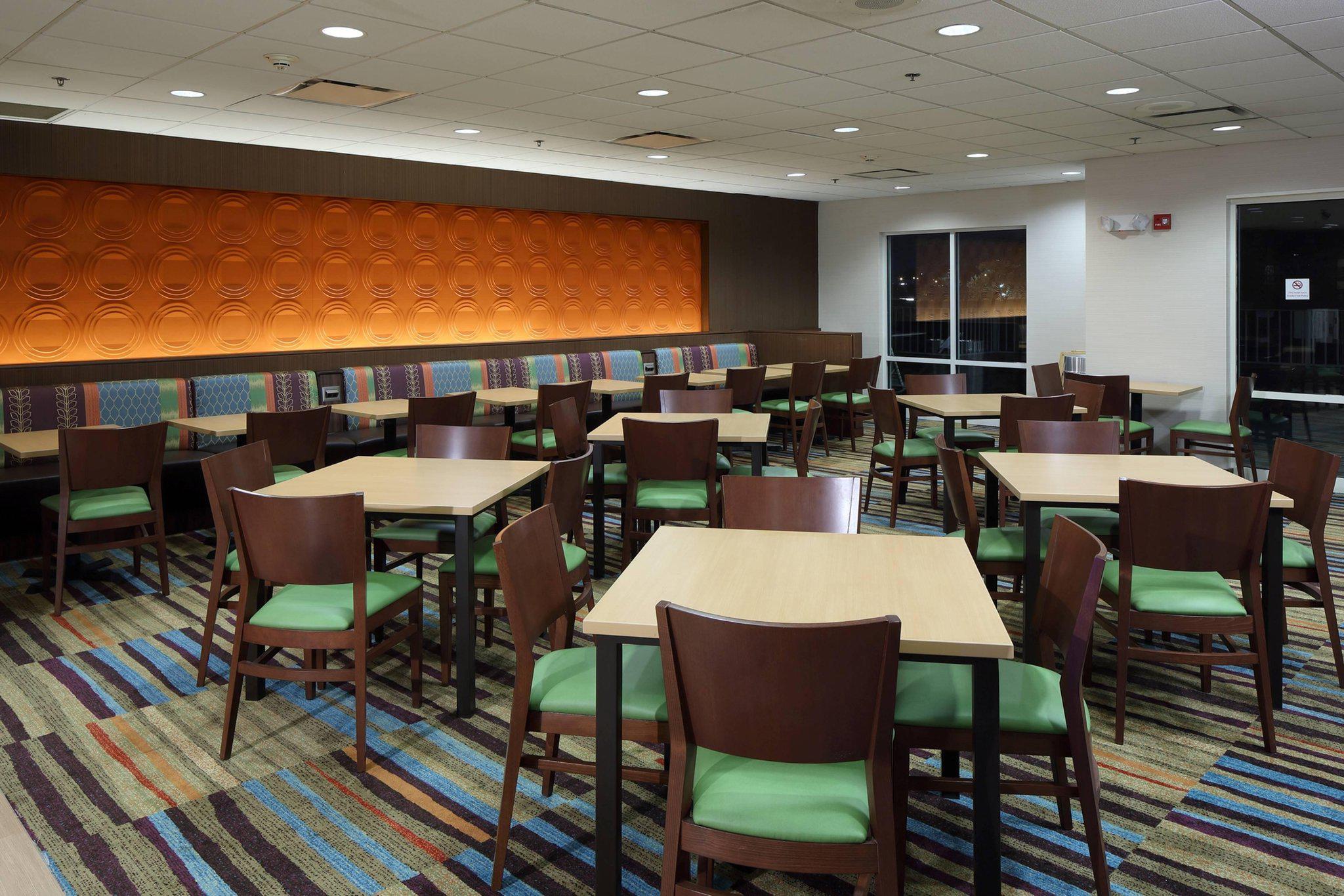 Fairfield Inn & Suites by Marriott Newark Liberty International Airport Photo