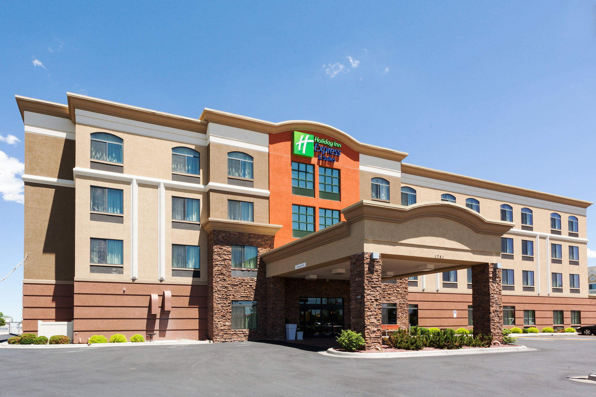 Holiday Inn Express & Suites Cheyenne Photo
