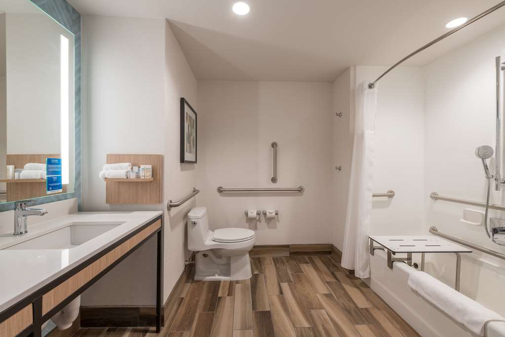 Hilton Garden Inn Boston Canton Image