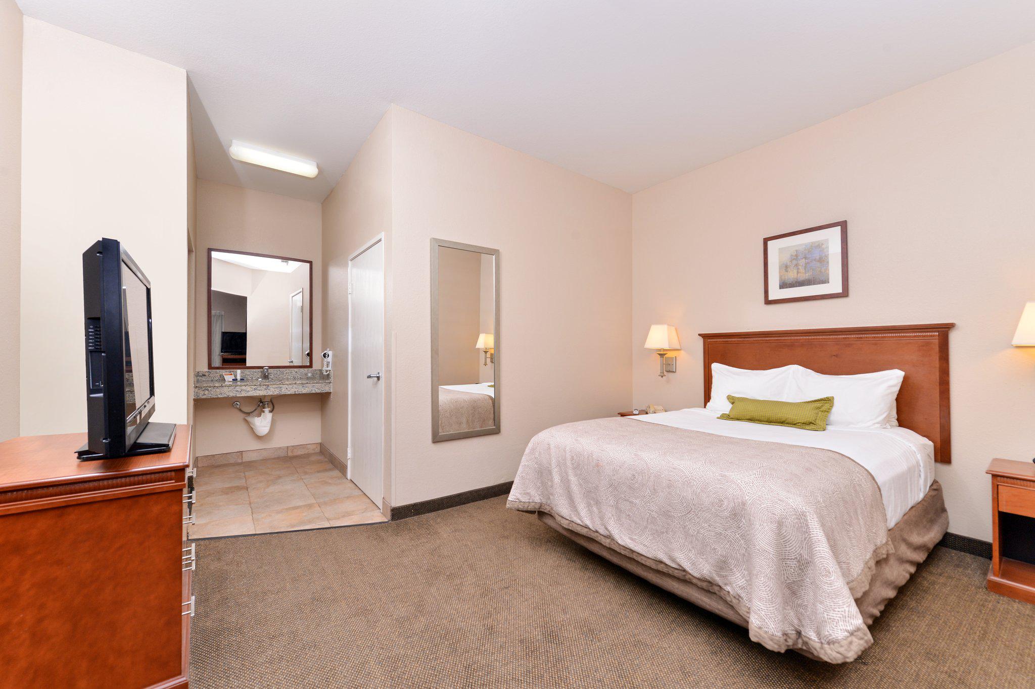 Candlewood Suites San Diego Photo