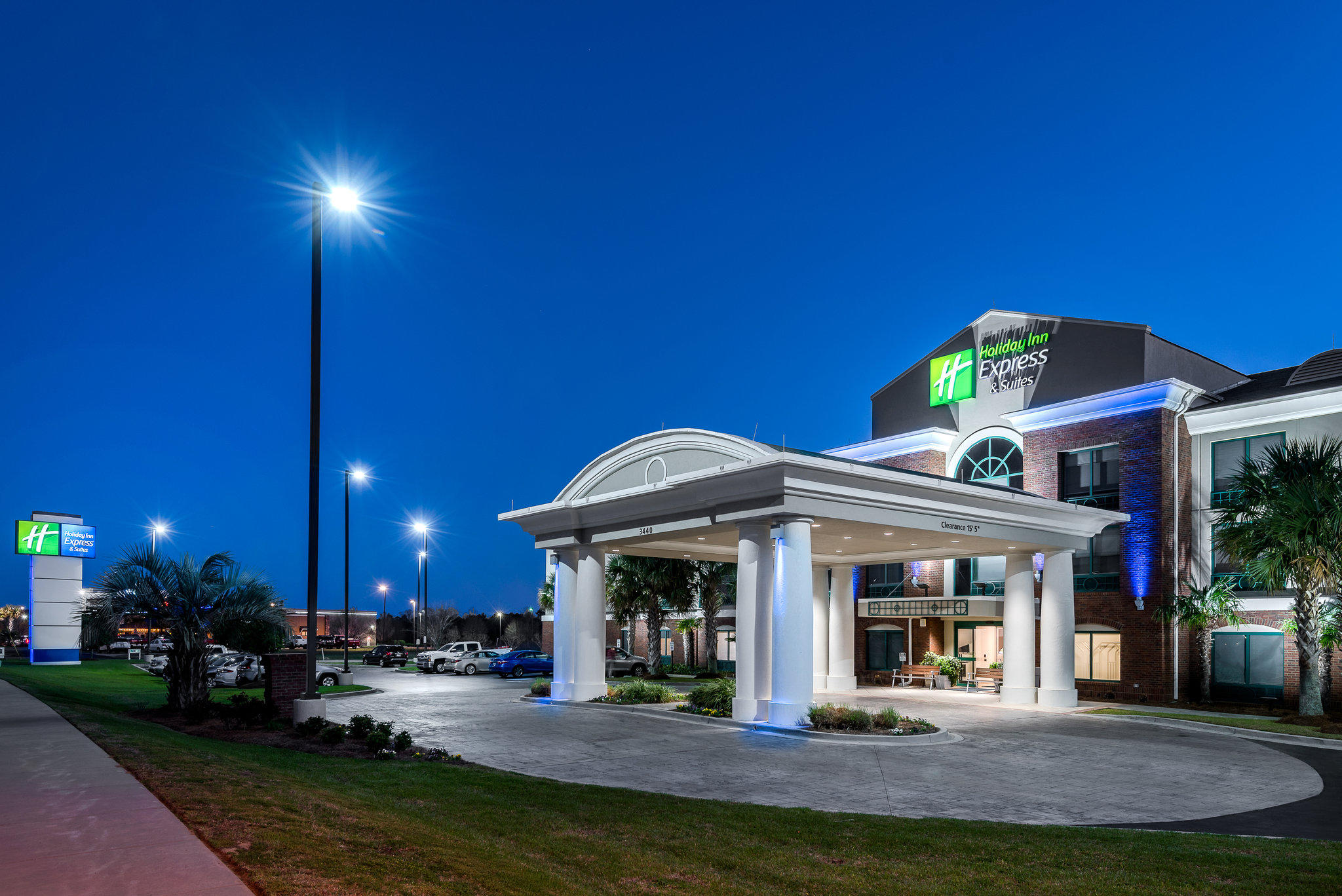 Holiday Inn Express & Suites Florence I-95 & I-20 Civic Ctr Photo