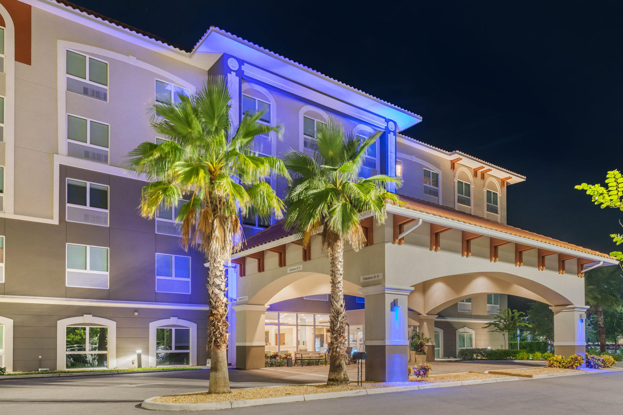 Holiday Inn Express & Suites St. Petersburg - Madeira Beach Photo