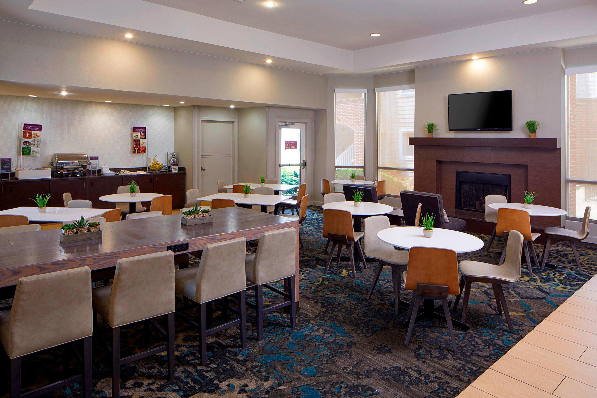 Residence Inn by Marriott Atlanta Airport North/Virginia Avenue Photo