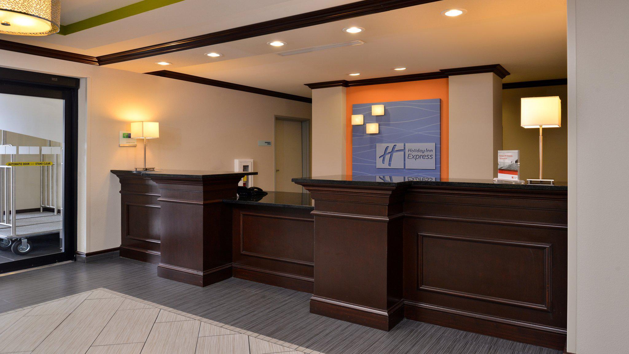 Holiday Inn Express & Suites Ft. Walton Beach - Hurlburt Area Photo