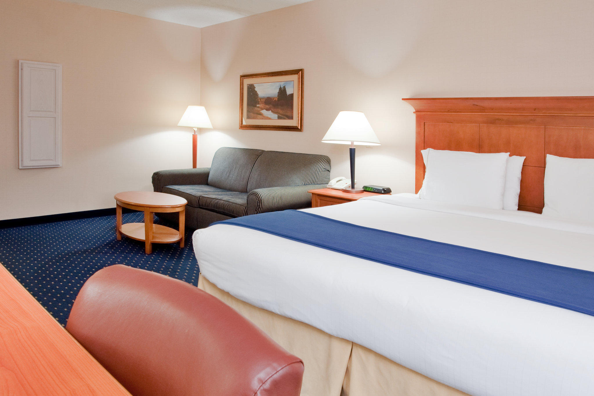 Holiday Inn Express & Suites Waynesboro-Route 340 Photo