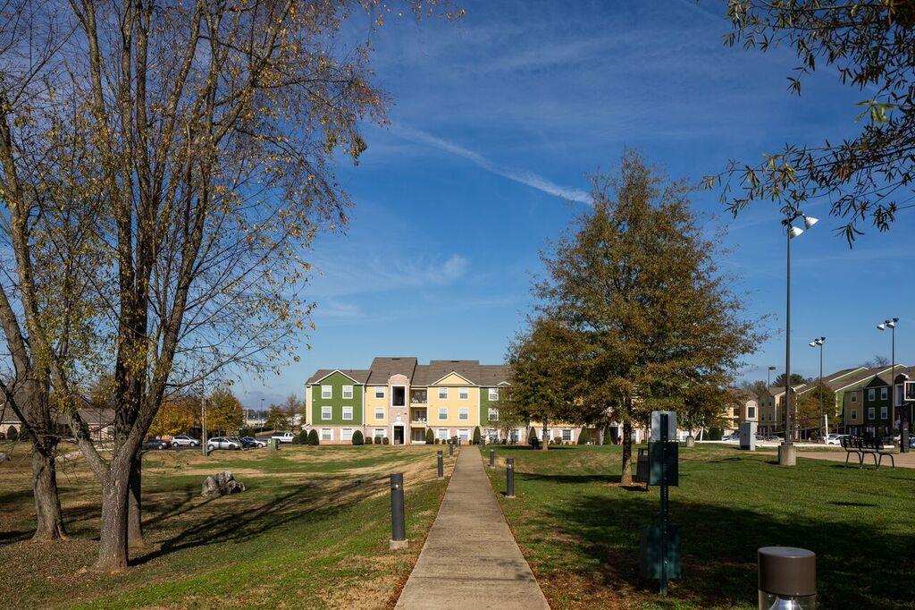 Hilltop Club Apartments Photo