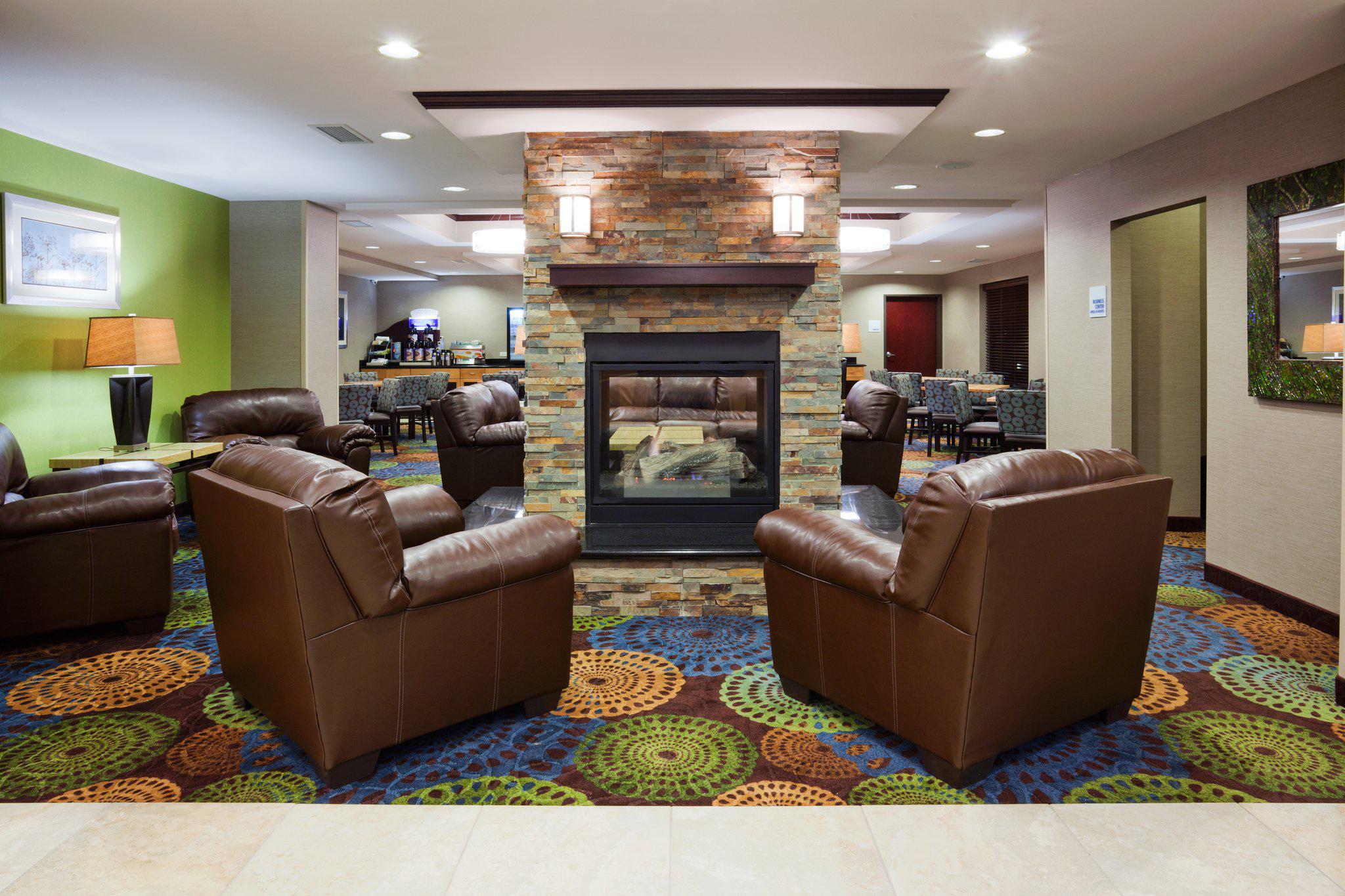 Holiday Inn Express & Suites Rochester – Mayo Clinic Area Photo
