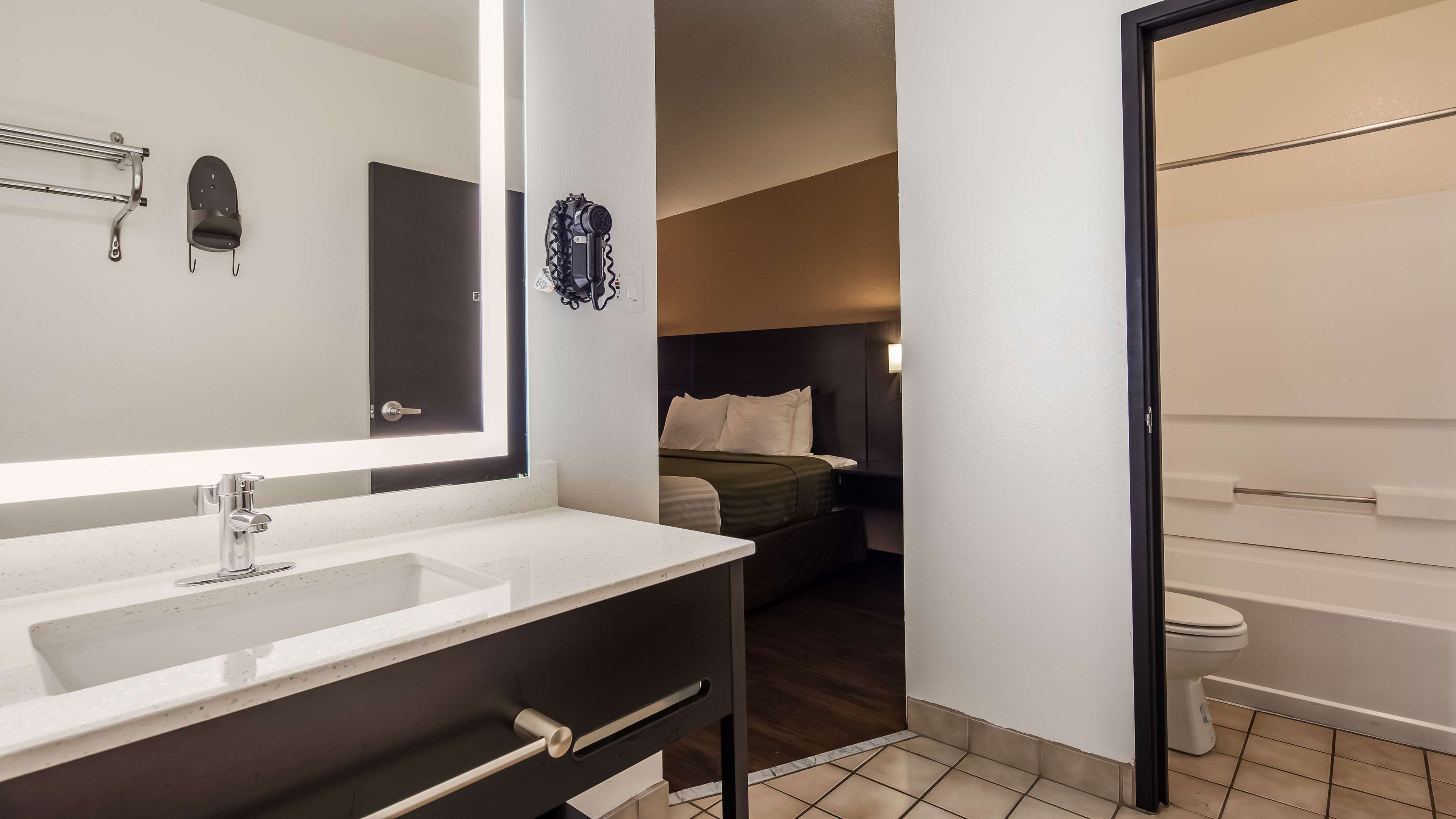 SureStay Hotel by Best Western Phoenix Airport Photo