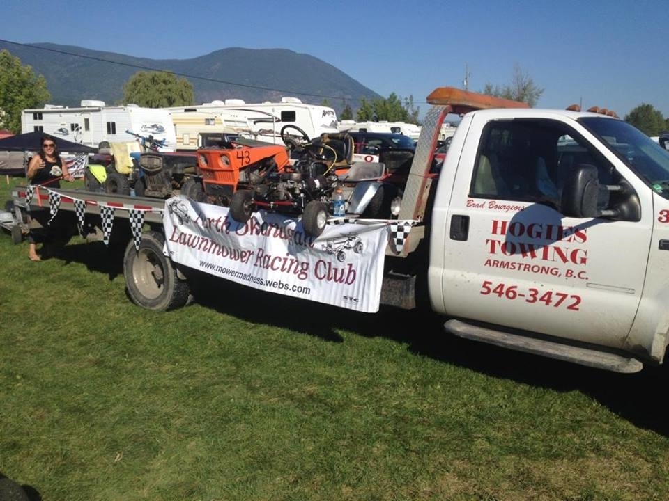 Images Hogie's Towing & Boosting