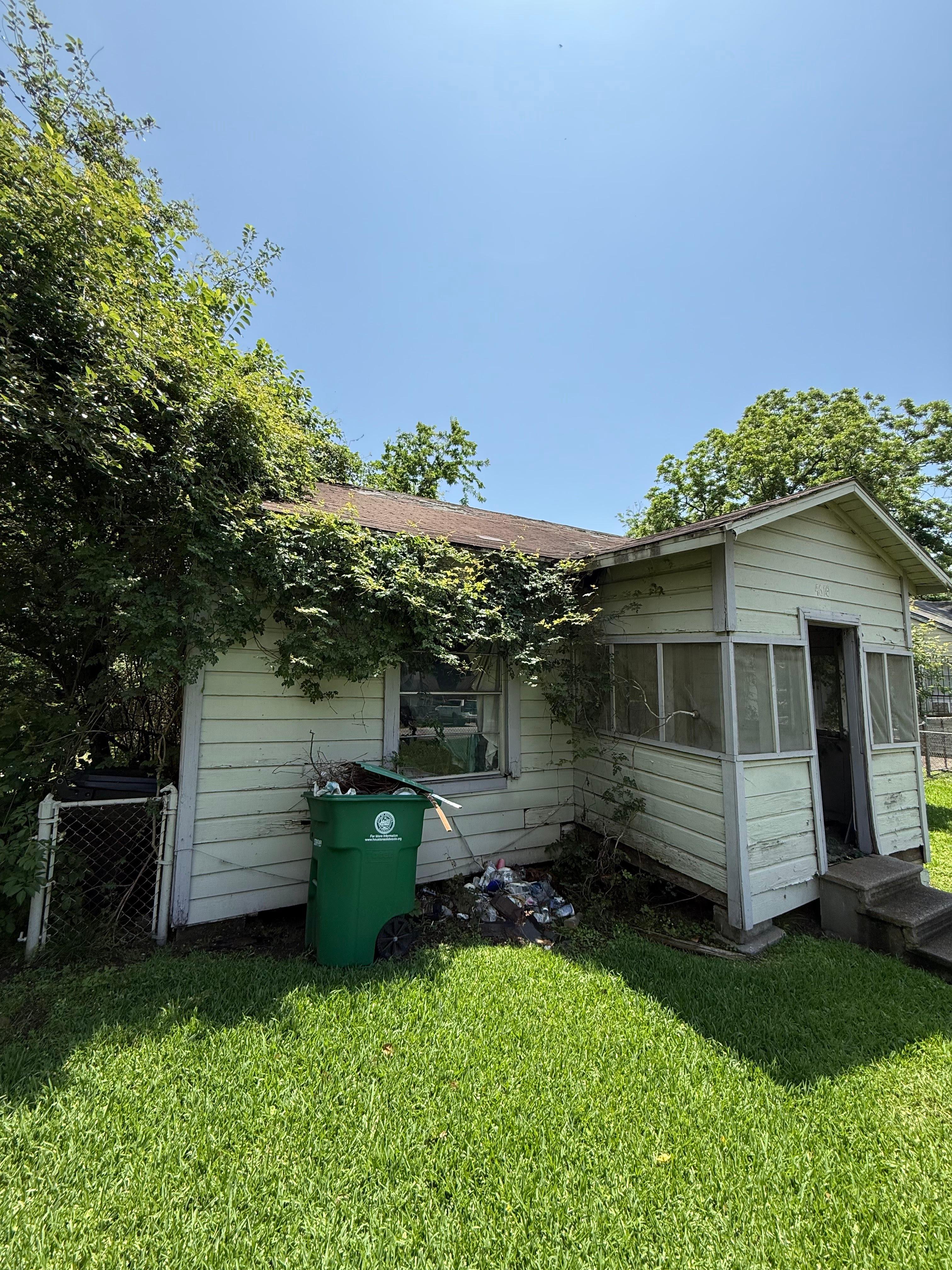 Robert Buys Houses Image