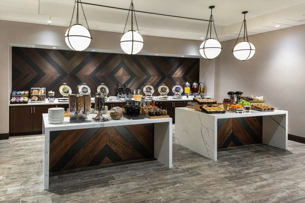 DoubleTree by Hilton Jamestown Image