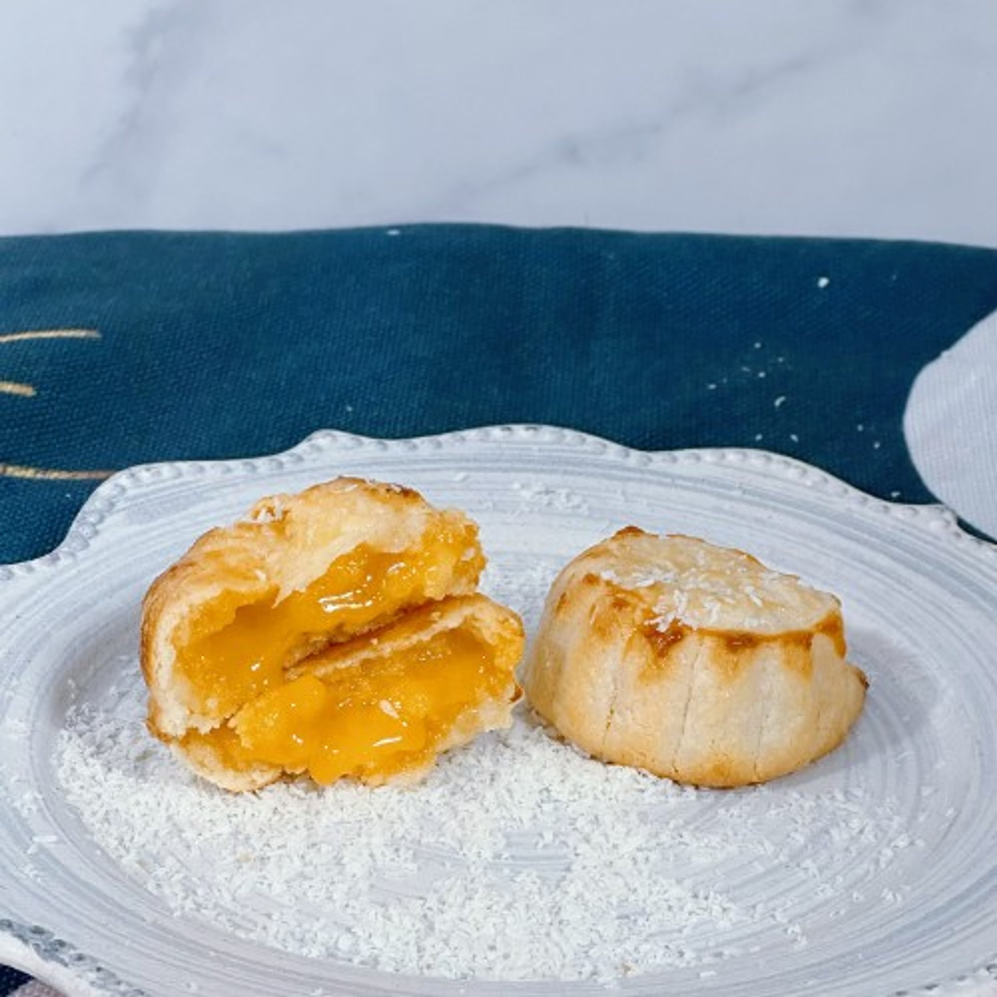 Coconut Lava Mooncake椰香奶黄流心月饼