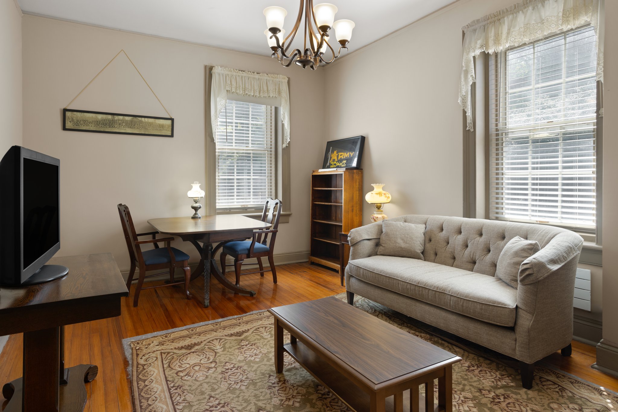 IHG Army Hotels Beat Navy House - Historia Image