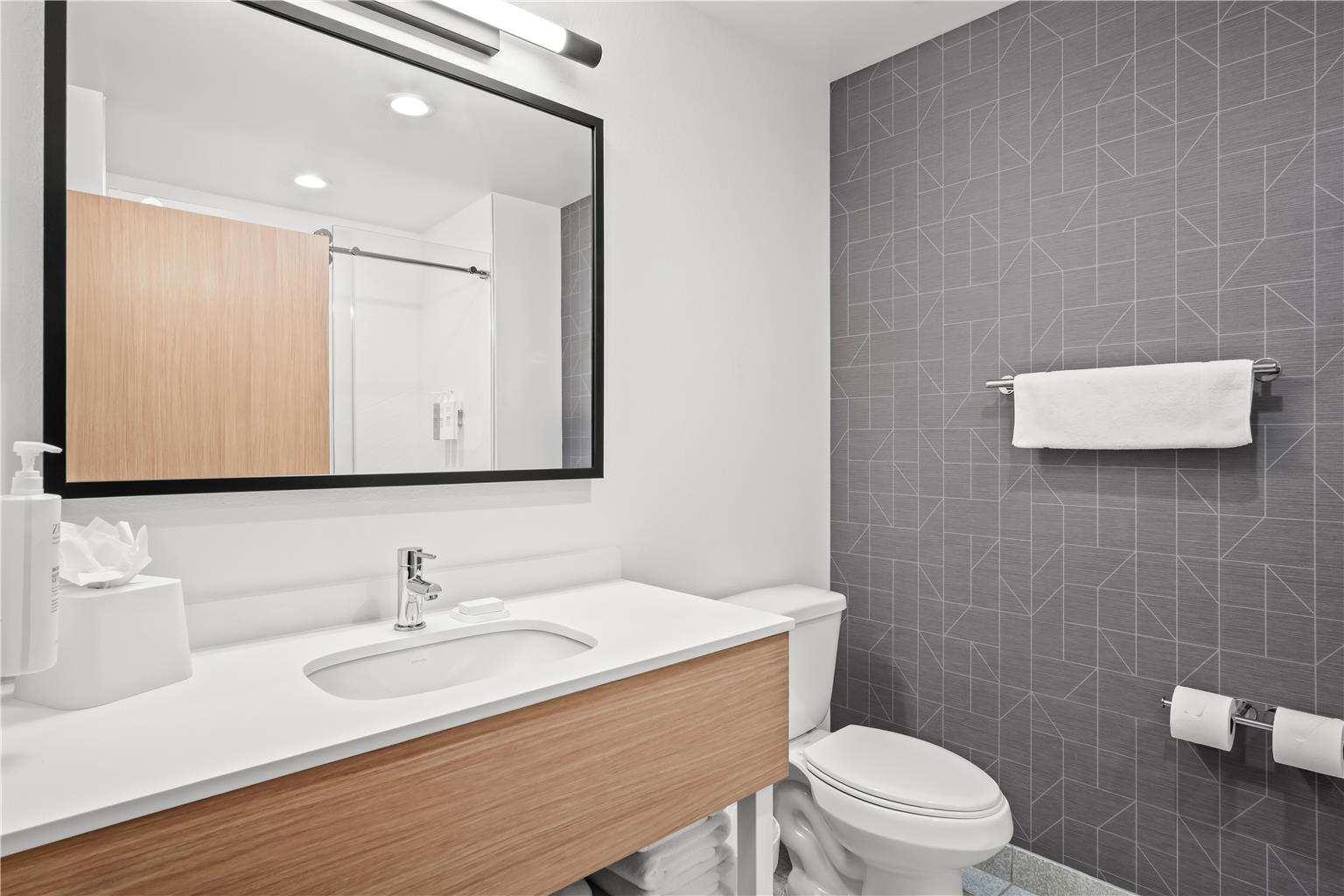 Spark by Hilton Garland Dallas East Image