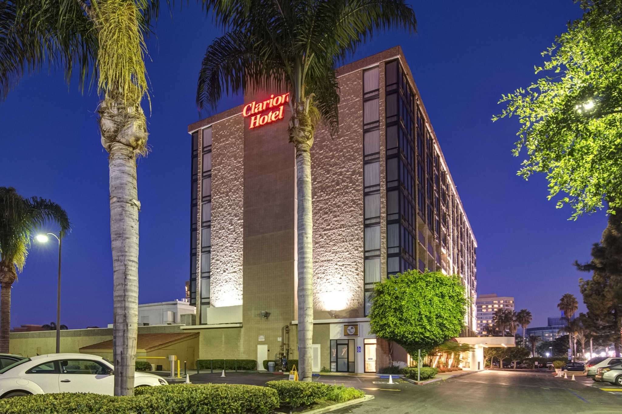 Clarion Hotel Anaheim Resort Photo