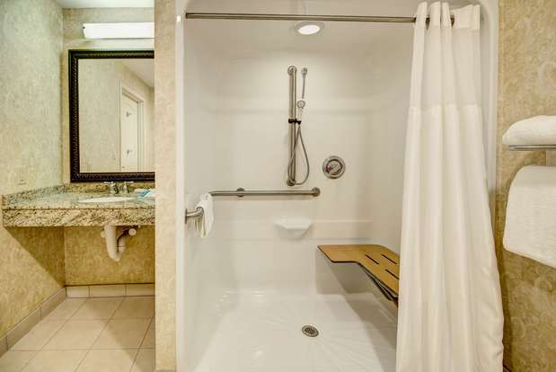 Images Hilton Garden Inn Lakewood