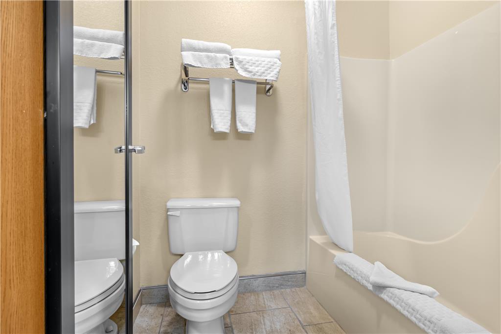 Best Western Teal Lake Inn Image