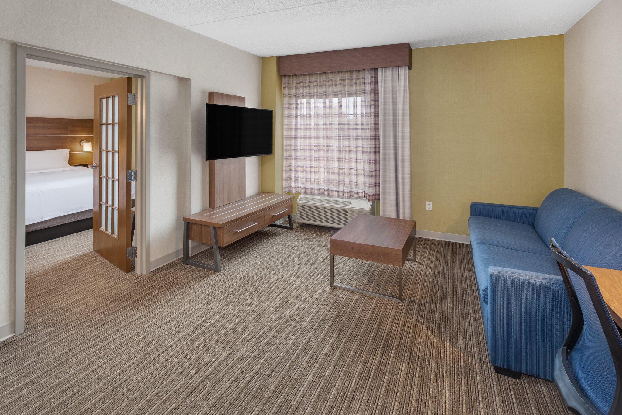 Holiday Inn Express & Suites Providence-Woonsocket Photo