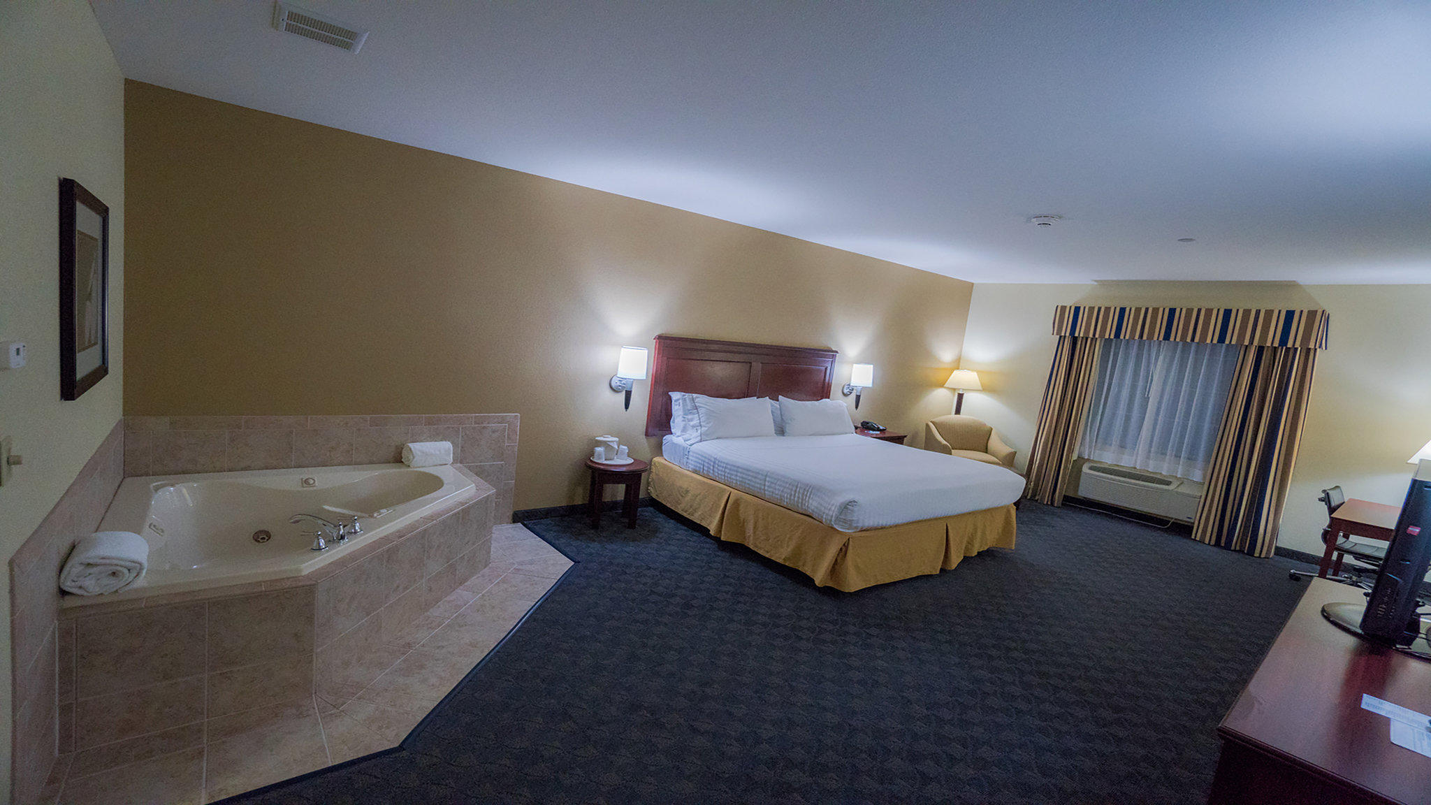 Holiday Inn Express & Suites Pampa Photo