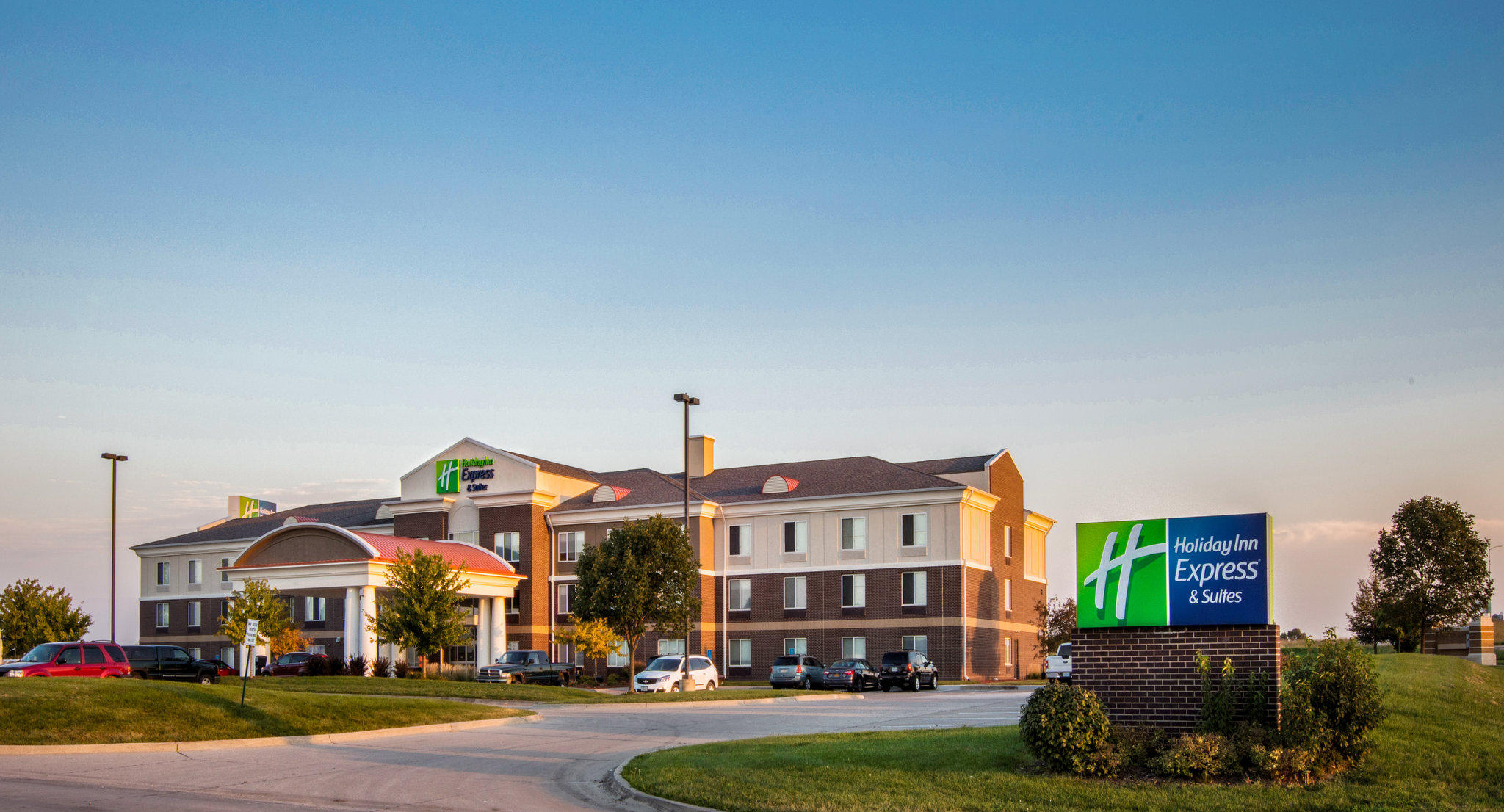 Holiday Inn Express & Suites Altoona-Des Moines Photo