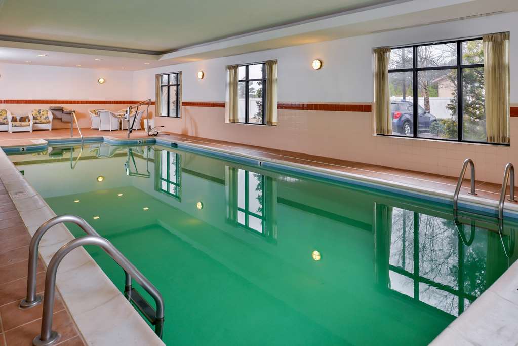 Hampton Inn Emporia Image