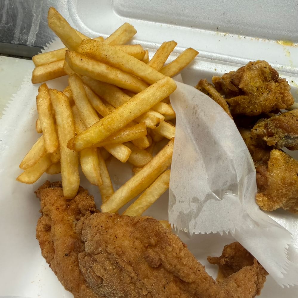 #4- 1 PC Fish, 5 Wings, Fries and Drink