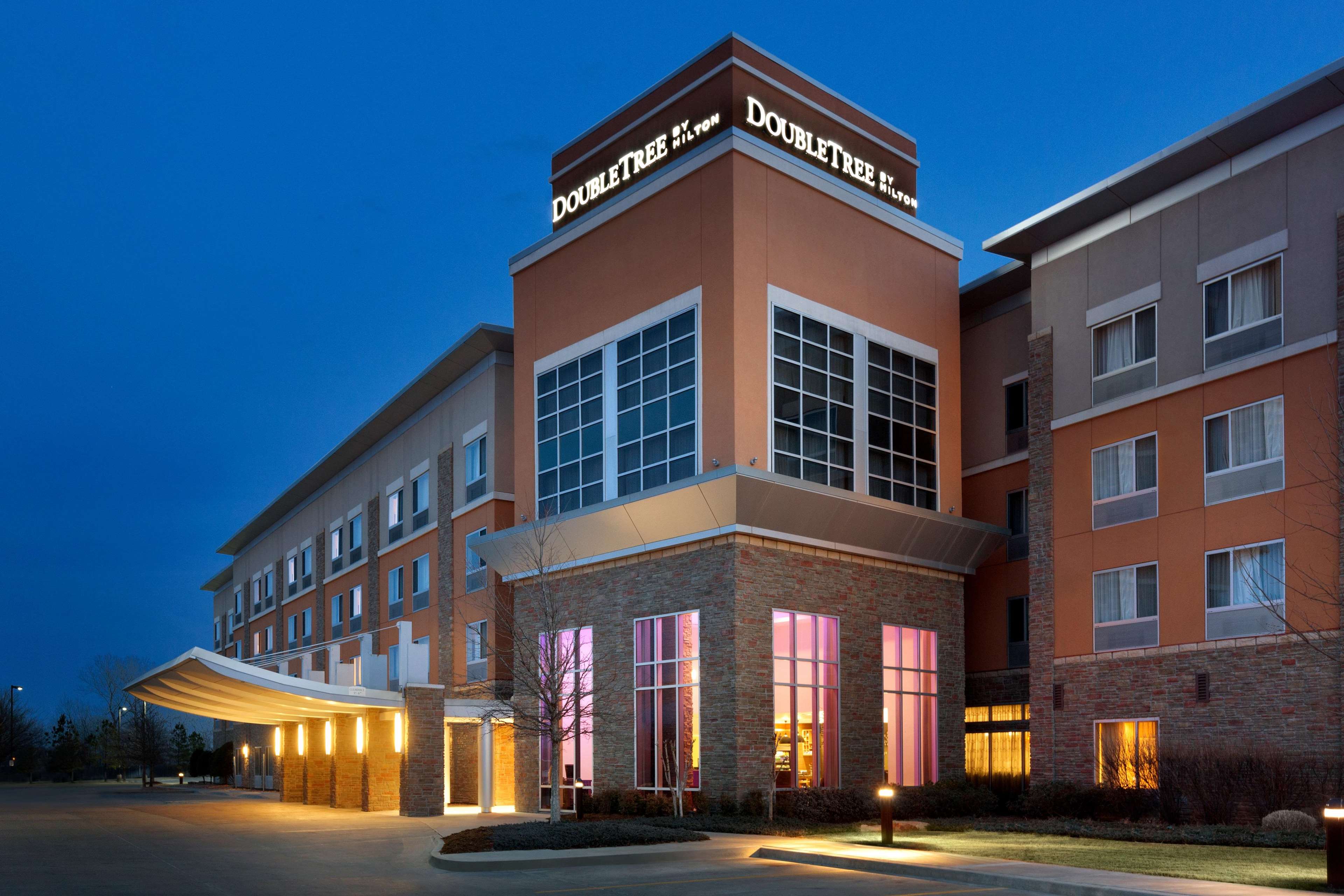 DoubleTree by Hilton Hotel Oklahoma City Airport Photo