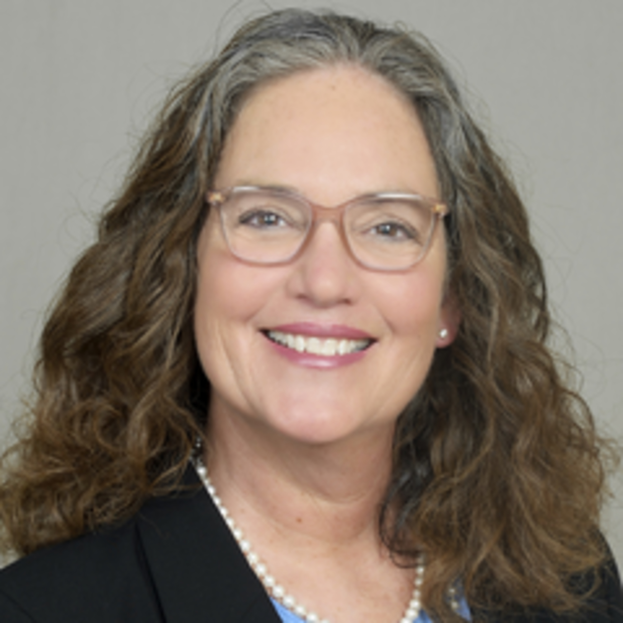 Edward Jones - Financial Advisor: Lisa A Ravlija